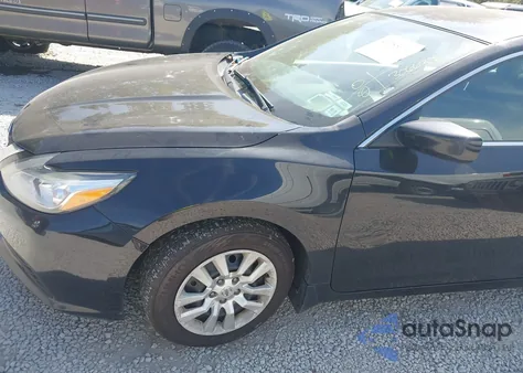 2018 Nissan Altima 2.5 S z USA, uszkodzony, nr VIN 1N4AL3AP1JC255626